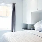 Modern Apartment With Free Parking And Wifi