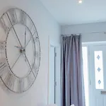 Modern Apartment With Free Parking And Wifi