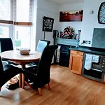 Victoriana Apartment - Private Balcony