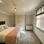 Sl - Fabulous 2 Bed Character Property Close To Town
