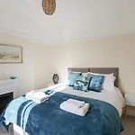 4 Arthur Road