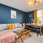 Fantastic Central Stratford Two Bedroom Apartment By Purestay Short Lets & Serviced Accommodation With Parking