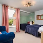 Fantastic Central Stratford Two Bedroom Apartment By Purestay Short Lets & Serviced Accommodation With Parking