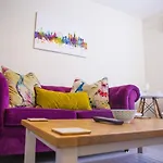 Stylish 1-Bed - Free Parking - Town Centre