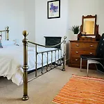 Bodhi Tree Cottage - Grove Road Cottages