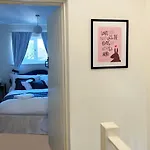 Traditional 2 Bedroom Cottage