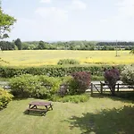 Larkrise Cottage Bed And Breakfast