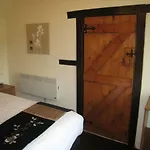 Macbeth Cottage - Sleeps Up To 5 - New Hot Tub
