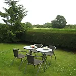 Macbeth Cottage - Sleeps Up To 5 - New Hot Tub