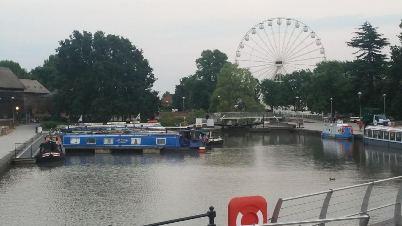 5 Minutes Walk To River And Town Centre Holiday home *