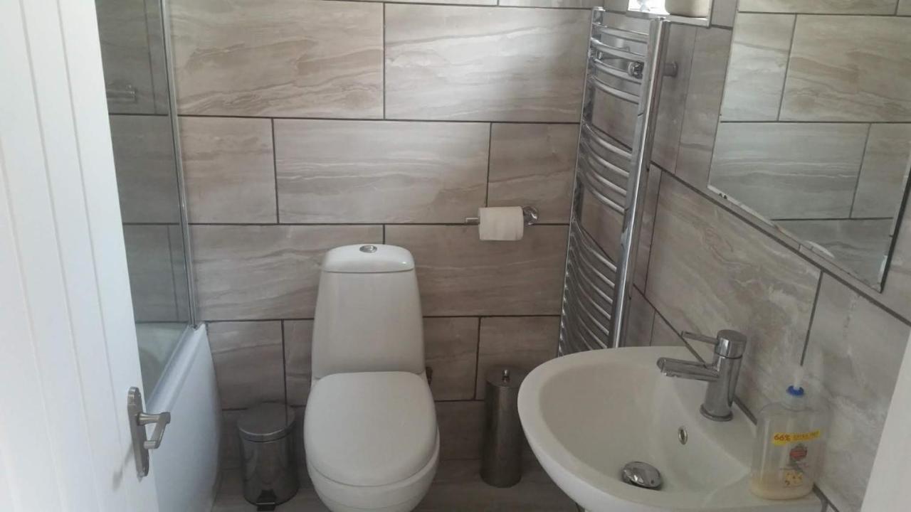 5 Minutes Walk To River And Town Centre Holiday home *