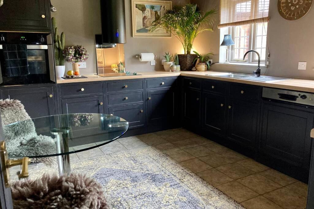 Hip & Stylish House, Edge Of The Cotswolds