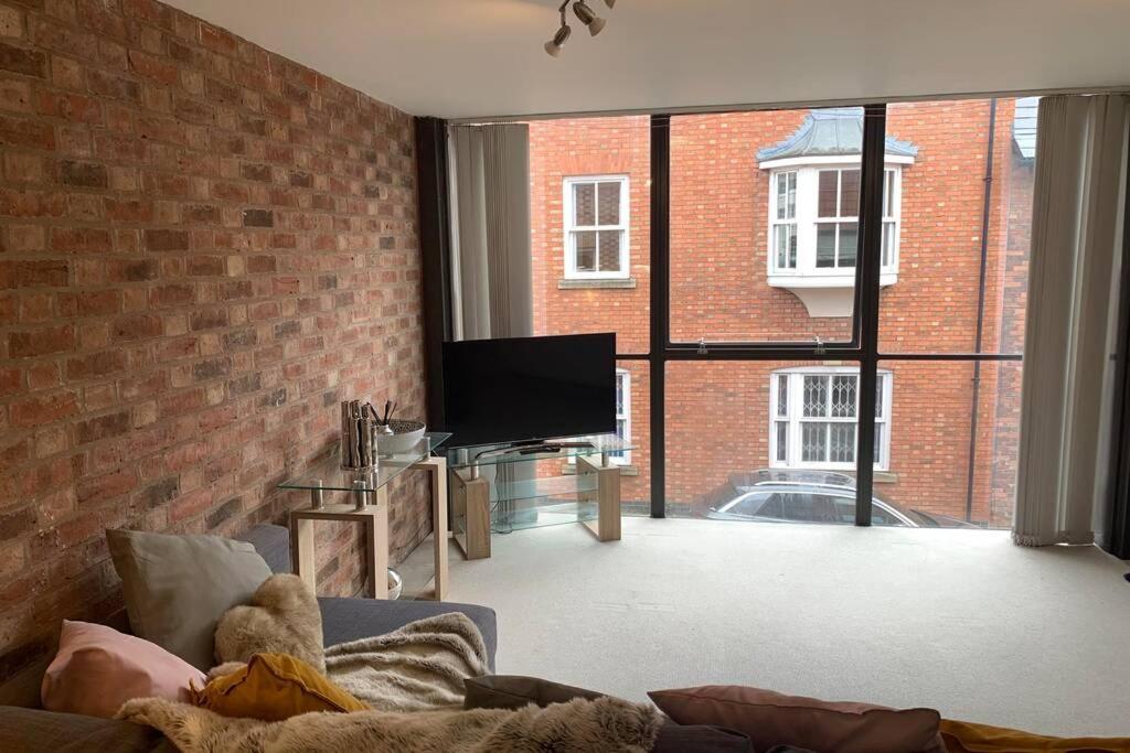 Modern Flat, Few Mins Walk From All Attractions. * Stratford-upon-Avon