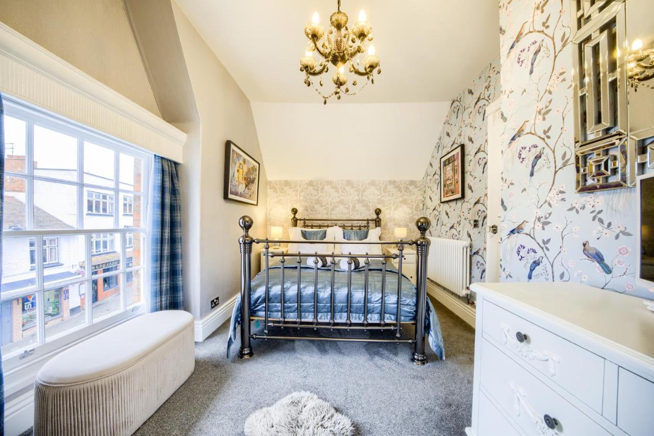 Apartment Penthouse On Waterside With River Views, Private Parking & Secluded Hot Tub *