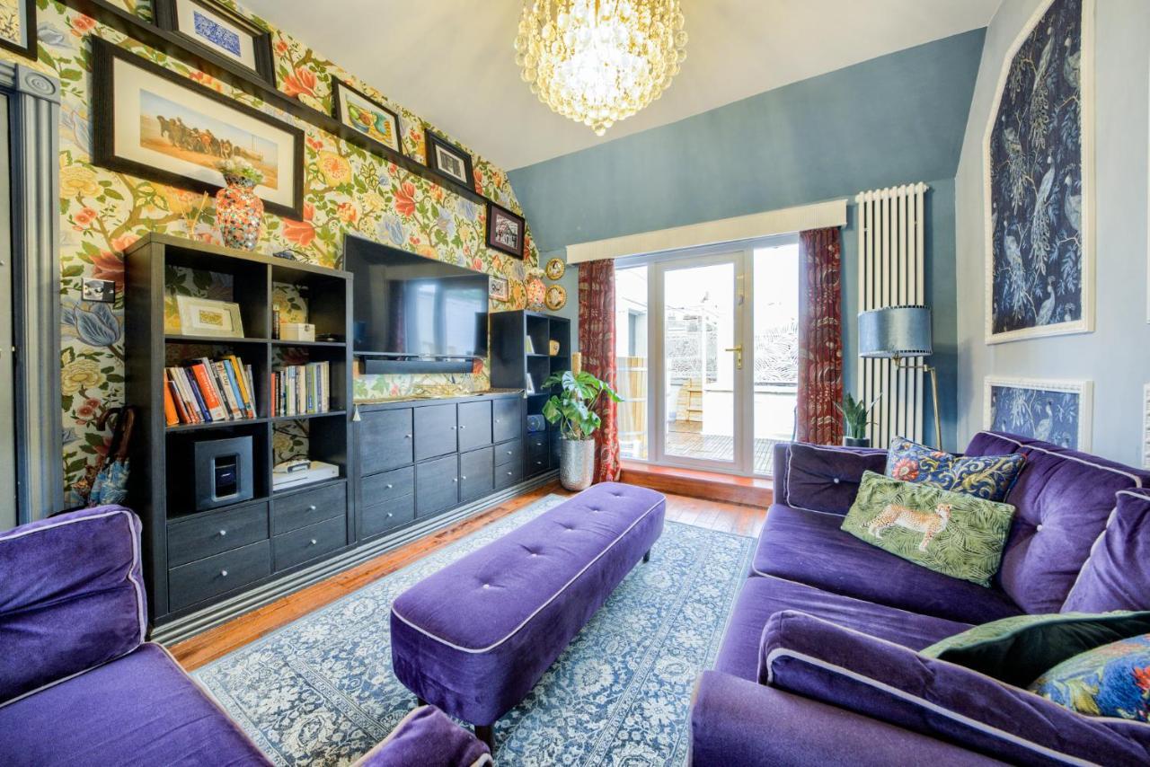 Apartment Penthouse On Waterside With River Views, Private Parking & Secluded Hot Tub
