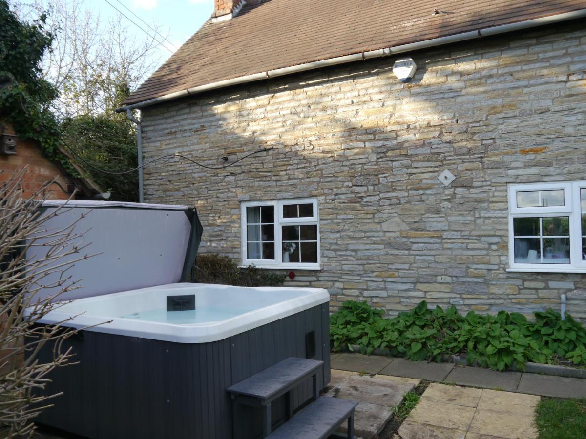 Macbeth - Sleeps Up To 5 - New Hot Tub *