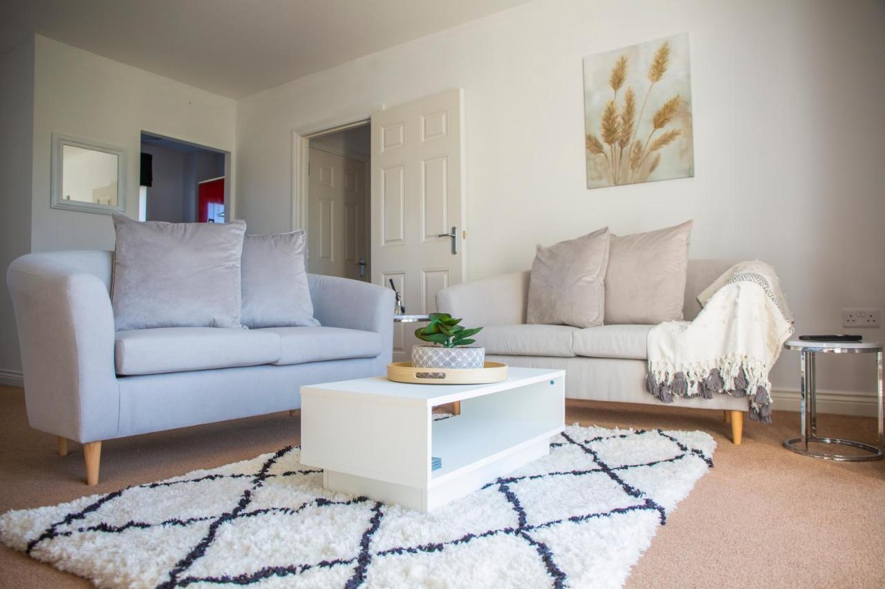 Apartment Superb In Upon Avon With Free Parking & Wi-fi *