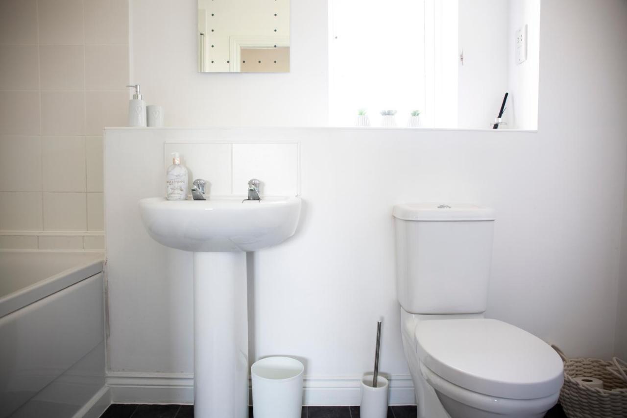 Apartment Superb In Upon Avon With Free Parking & Wi-fi *