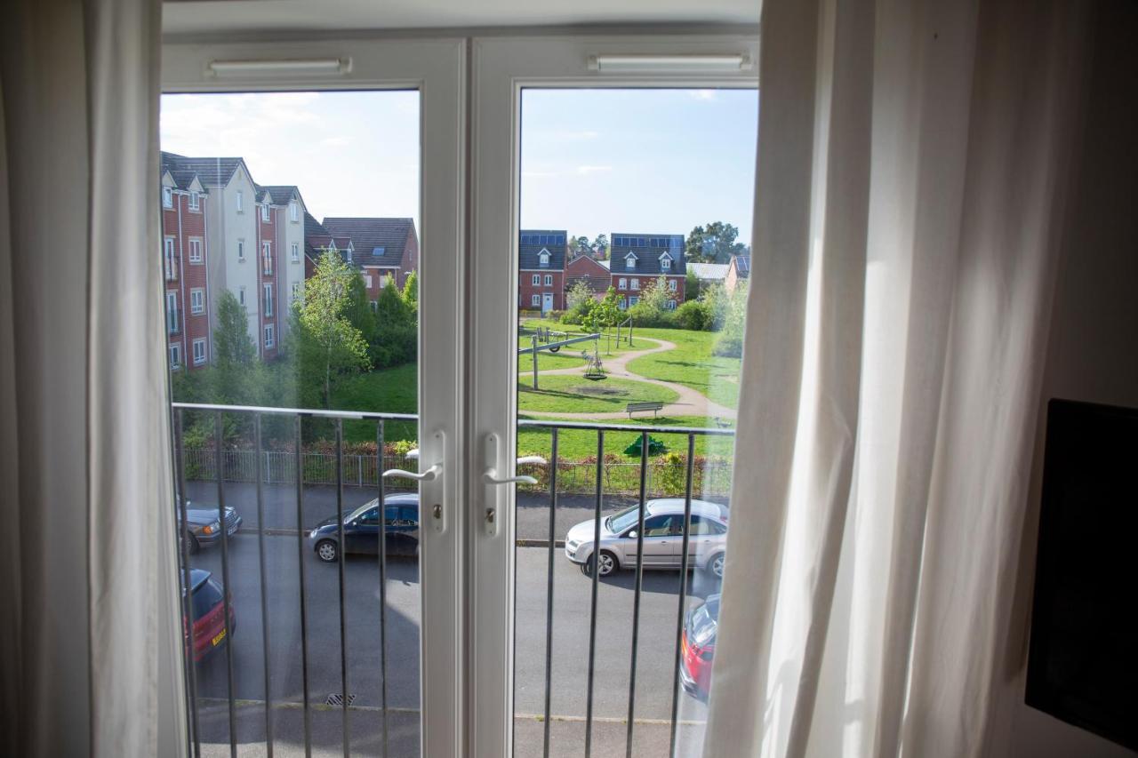 Superb In Upon Avon With Free Parking & Wi-fi Apartment *