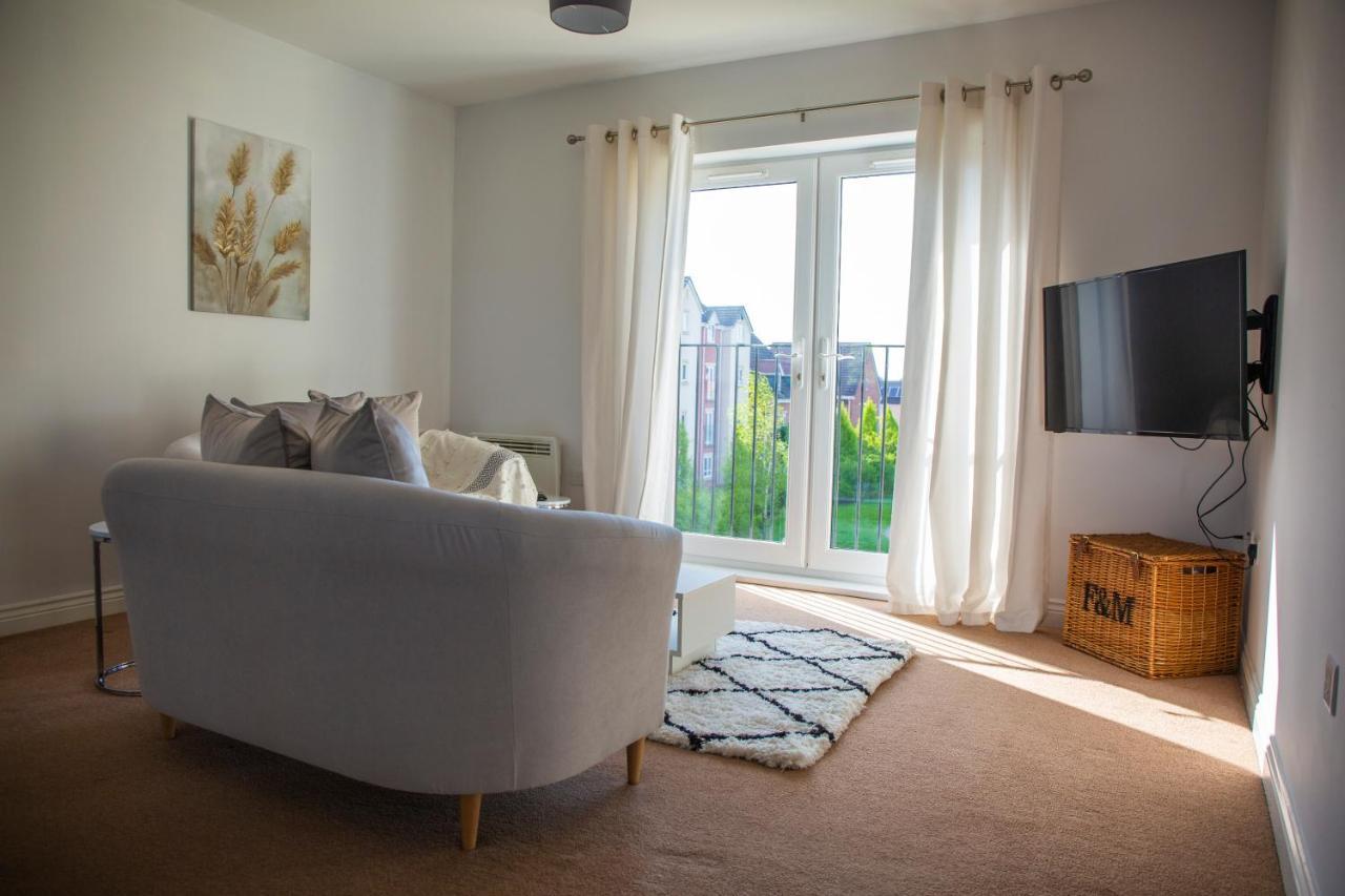 Apartment Superb In Upon Avon With Free Parking & Wi-fi *