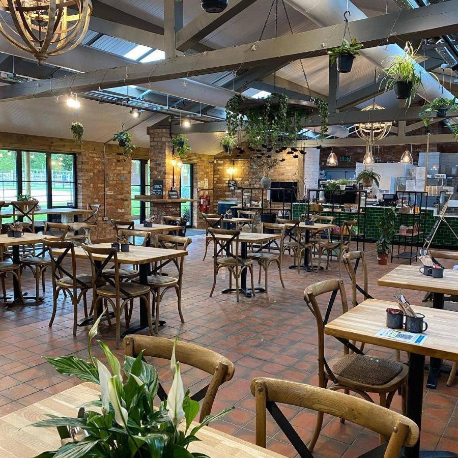 Beverley Thrills Caraglamping Campsite Stratford-upon-Avon