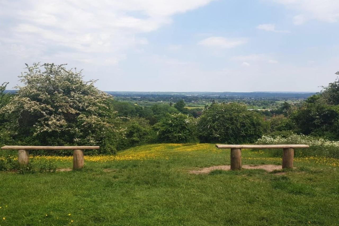 Beverley Thrills Caraglamping Stratford-upon-Avon