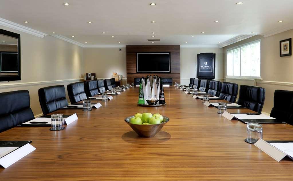 Macdonald Alveston Manor & 4*