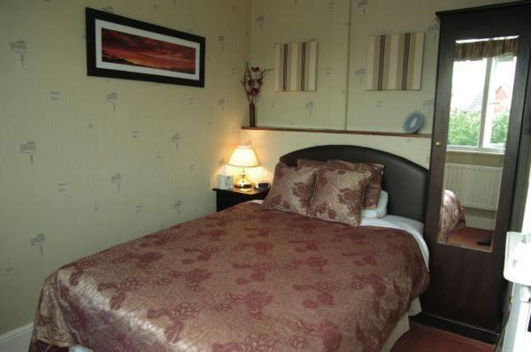 Moonraker House 4*