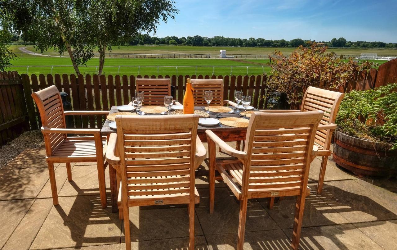 47 Wetherby Way, 3 Bedrooms, Sleeps 6, Easy Walk To Town, Parking, Self Catering, Great View * Stratford-upon-Avon