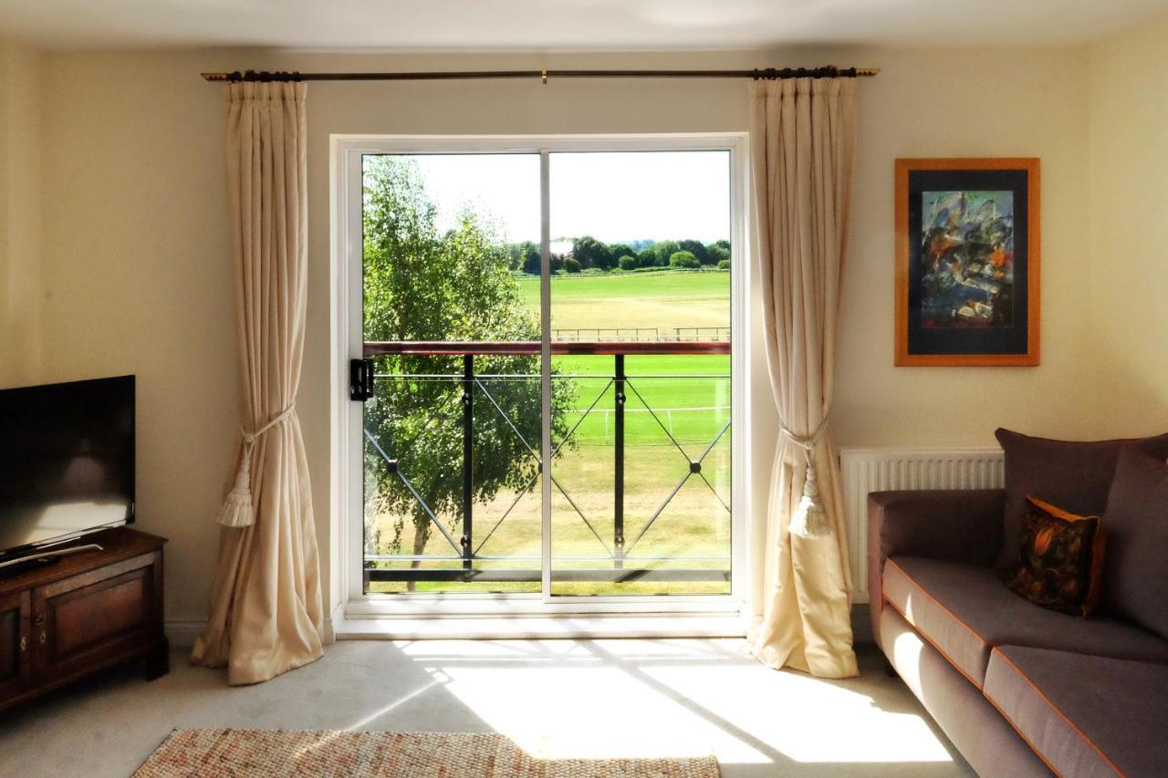 Casa de férias 47 Wetherby Way, 3 Bedrooms, Sleeps 6, Easy Walk To Town, Parking, Self Catering, Great View Stratford-upon-Avon