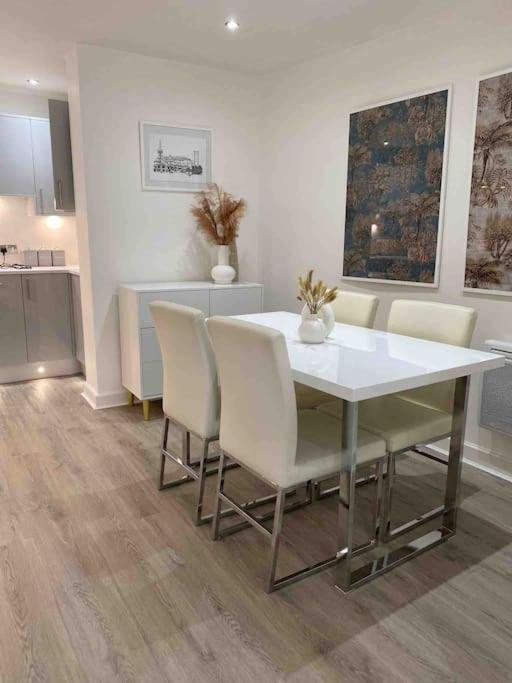 Apartment Luxury Town Centre Walking Distance To Rsc Theatre