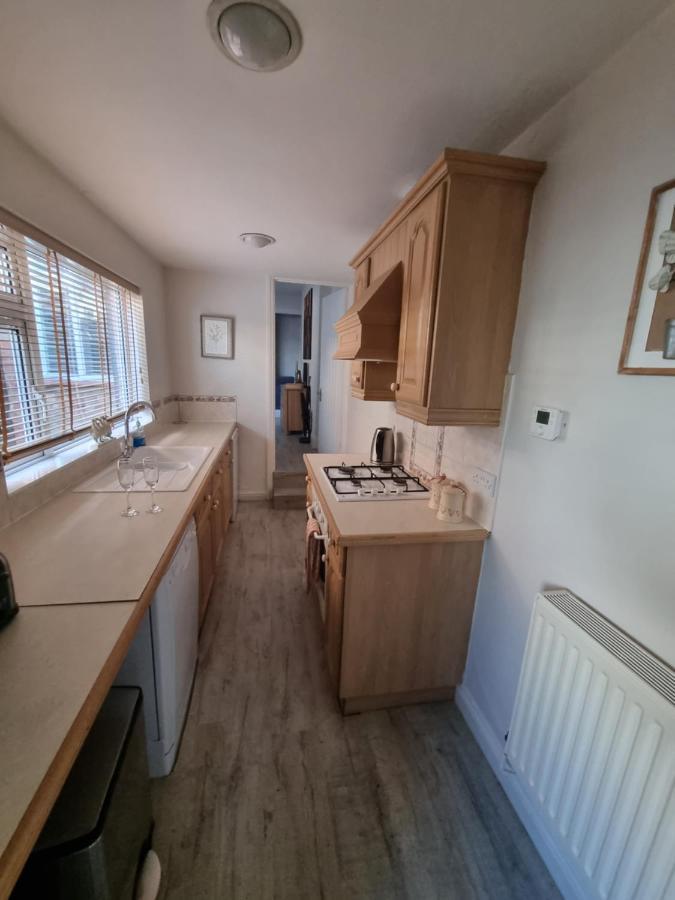 5 Minutes Walk To River And Town Centre Holiday home