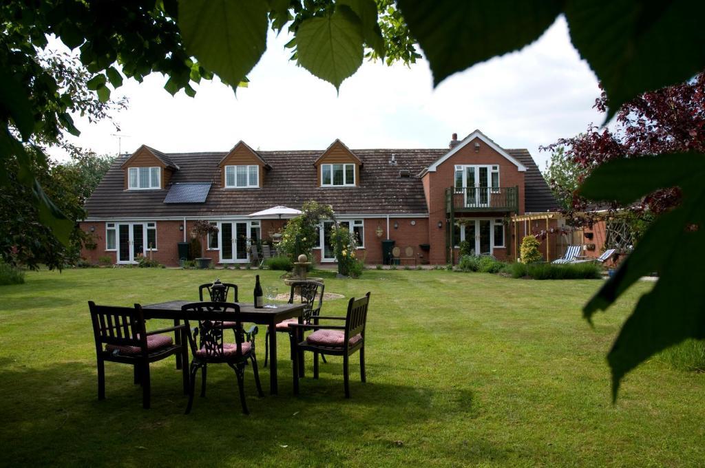 Buckle House 4*