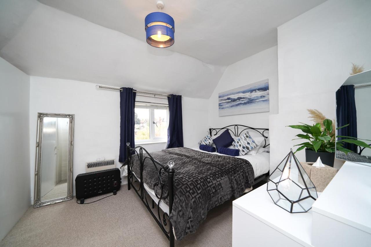Capulet At Laburnum Cottages Stratford-upon-Avon