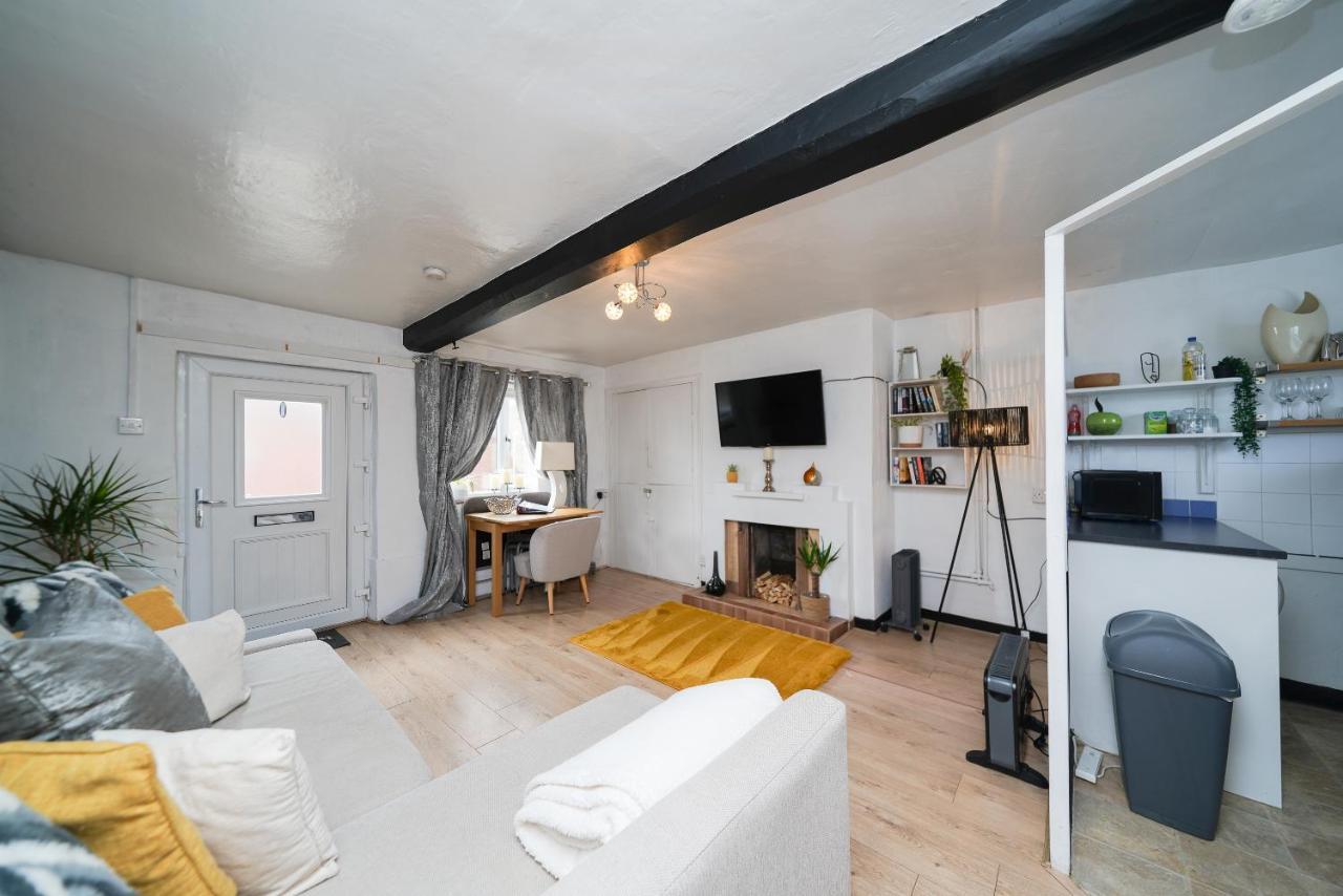 Capulet At Laburnum Cottages * Stratford-upon-Avon