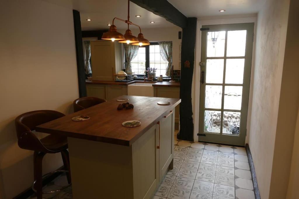 Old In Upon Avon Holiday home *