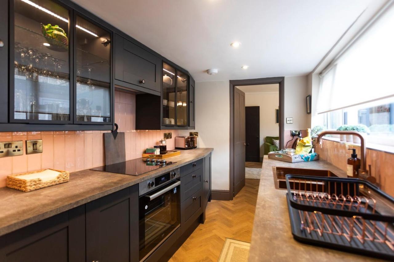 Townhouse: Luxurious Renovation Near Theater District Holiday home Stratford-upon-Avon