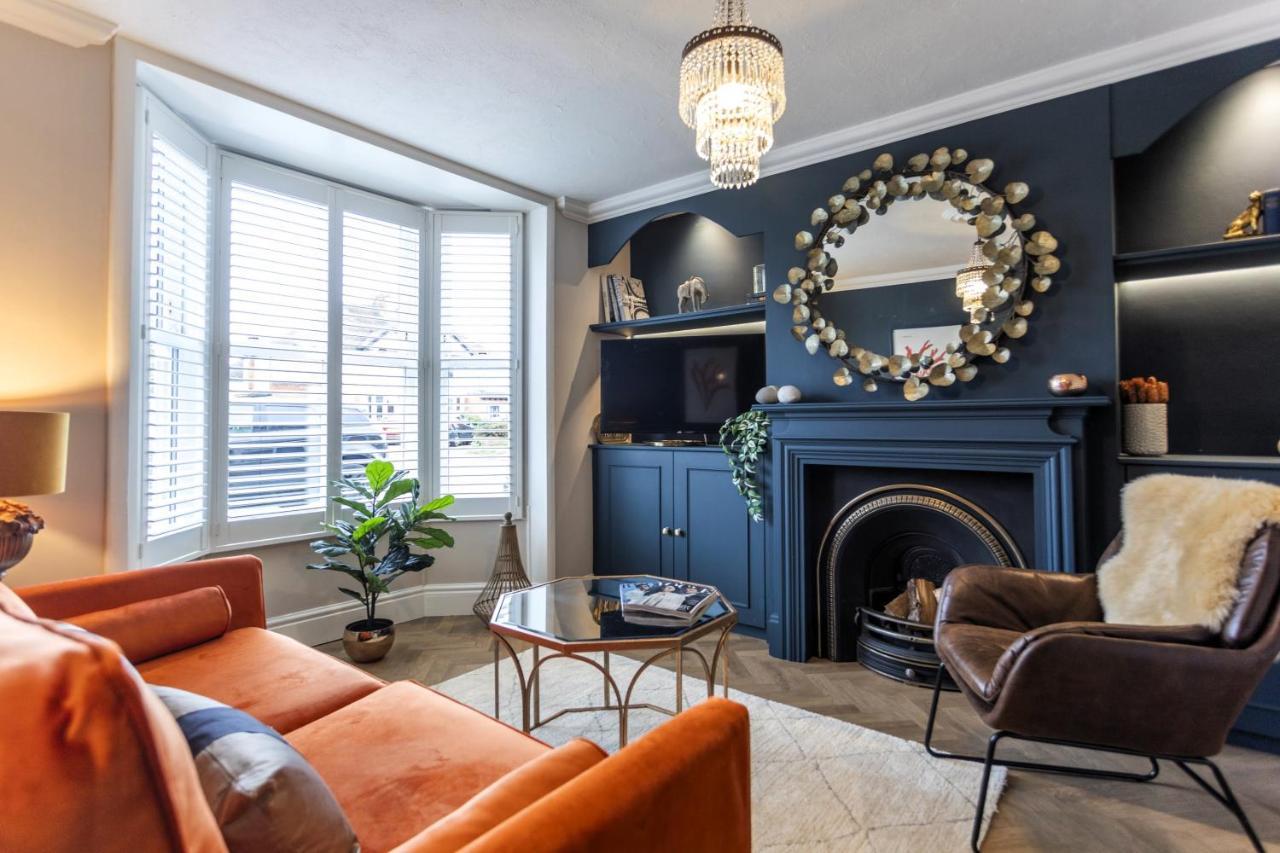 Townhouse: Luxurious Renovation Near Theater District