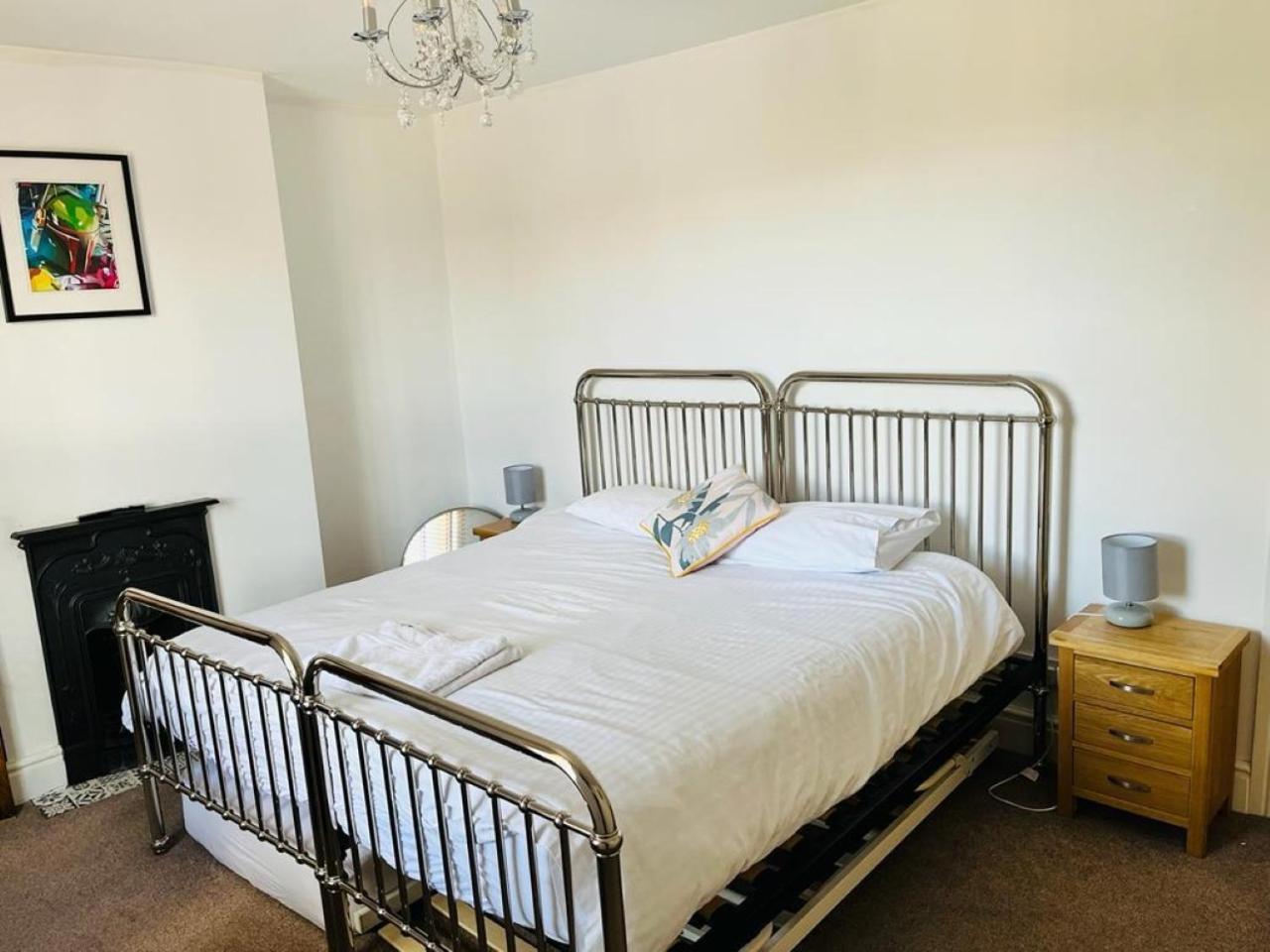 Bodhi Tree - Grove Road Holiday home