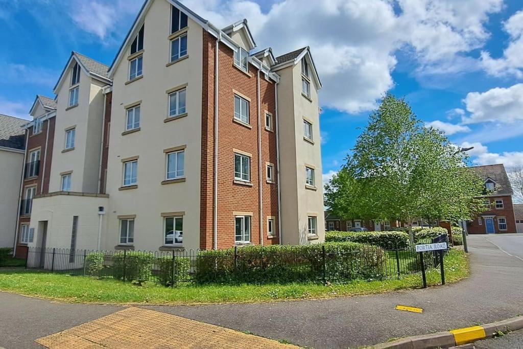 Apartamento 2 Bedroom In Upon Avon With Free Onsite Parking *