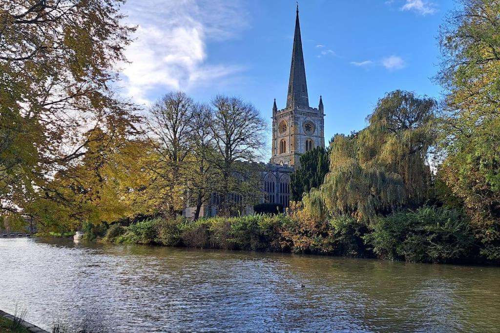 2 Bedroom In Upon Avon With Free Onsite Parking Apartamento