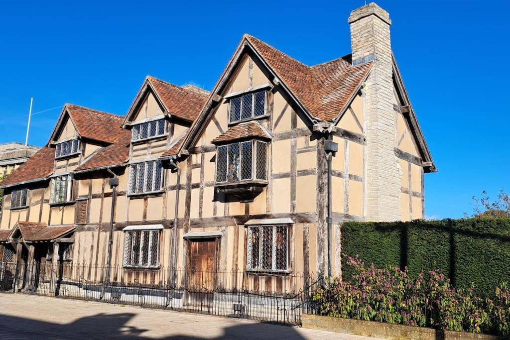 Apartamento 2 Bedroom In Upon Avon With Free Onsite Parking