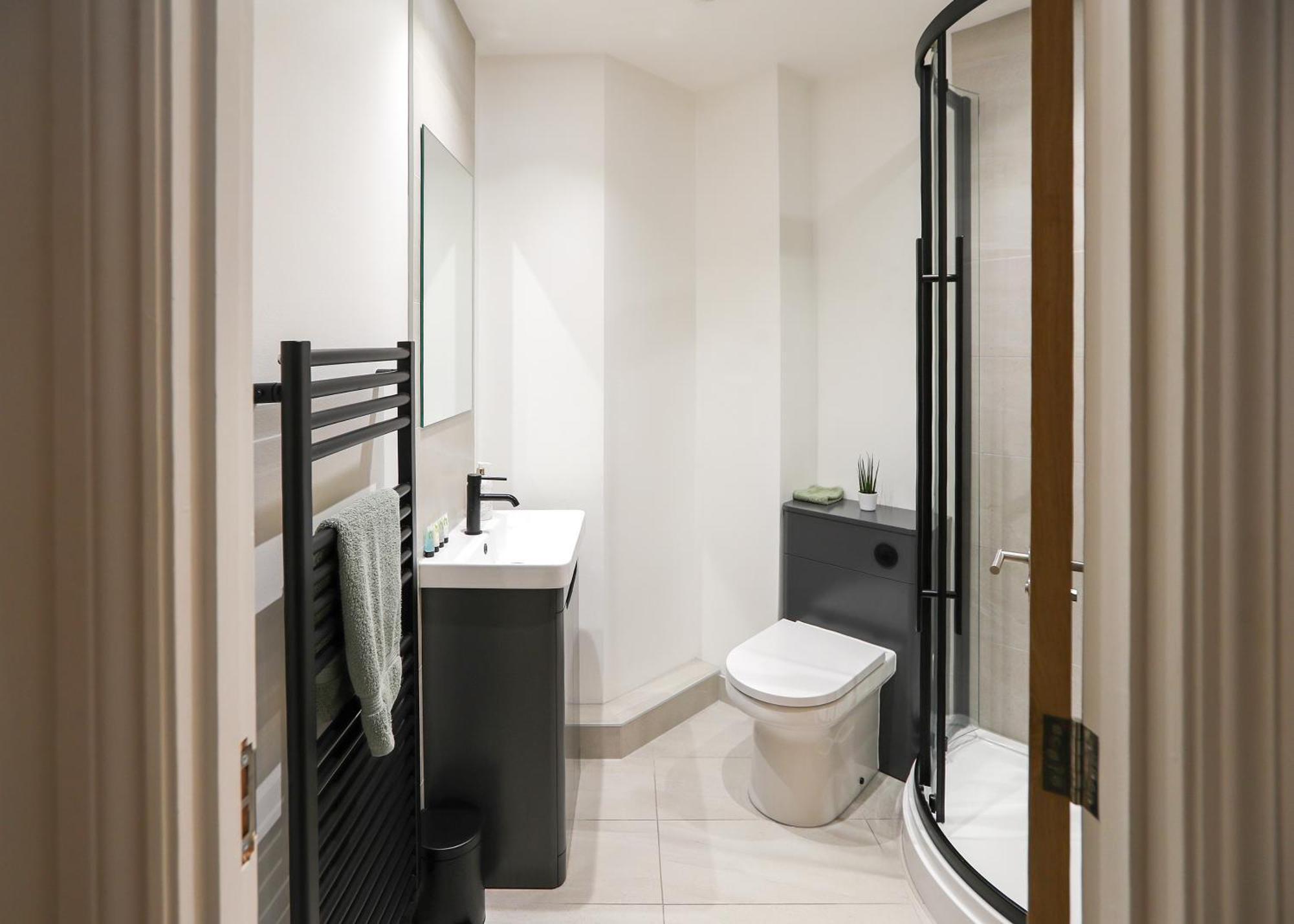 Ground Floor Flat Apartment *