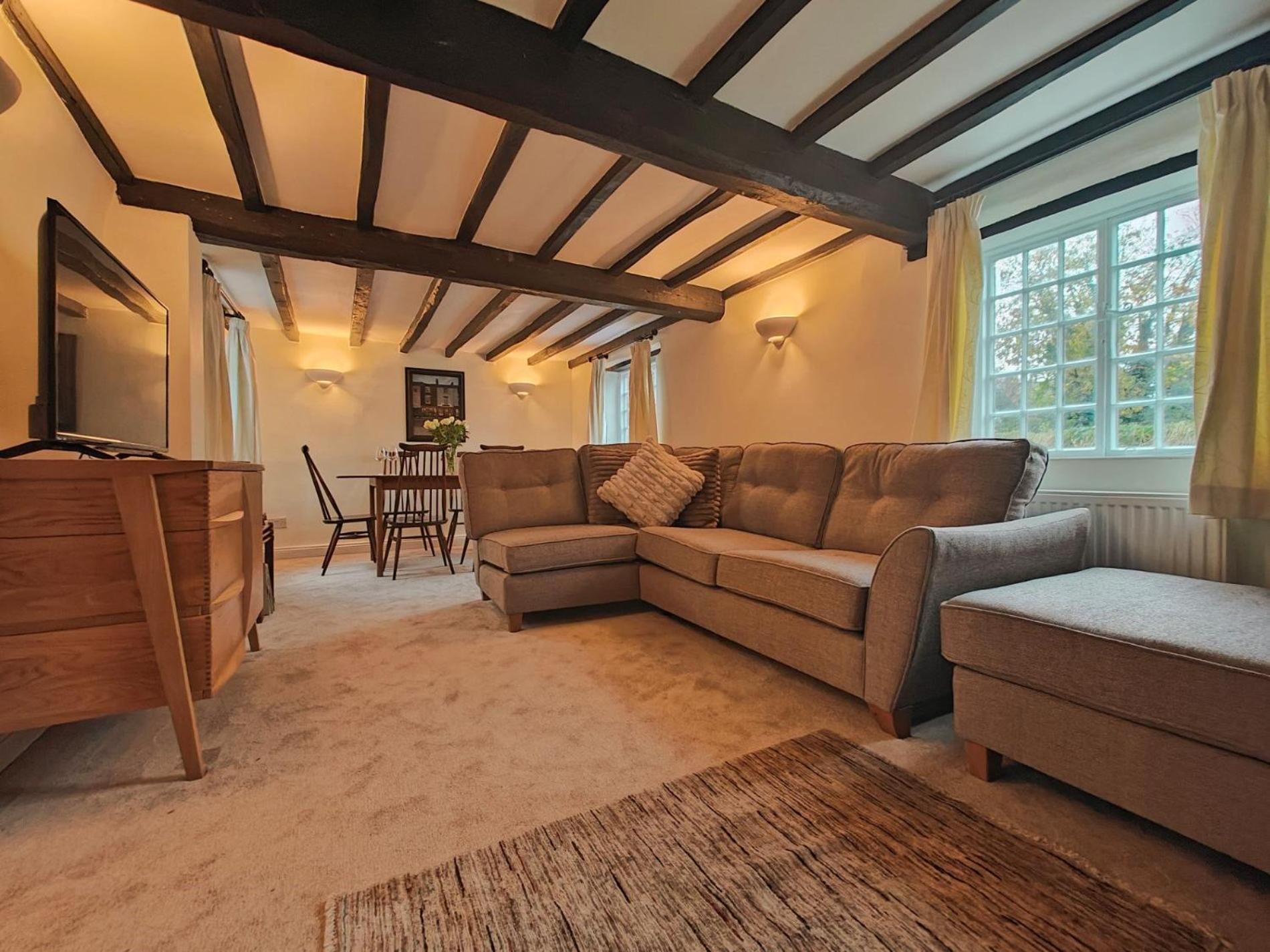 3 Bed In - Warwickshire 95736 Holiday home *