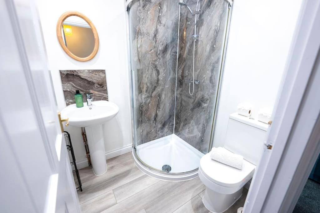 Casa de férias Cosy 2-bedroom Townhouse - Free Parking Stratford-upon-Avon