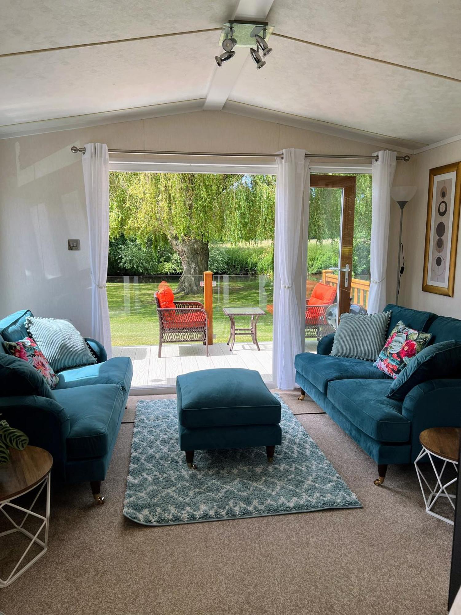 Chalet Riverbank