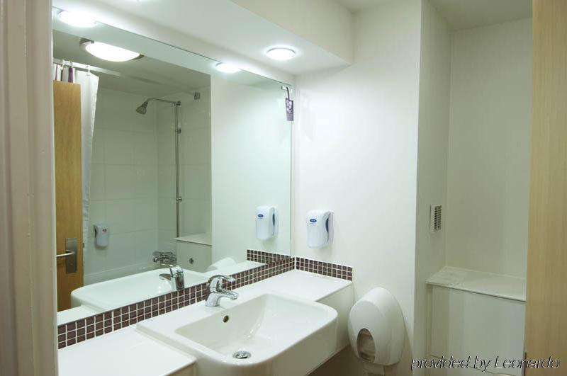 Hotel Premier Upon Avon Waterways 3*