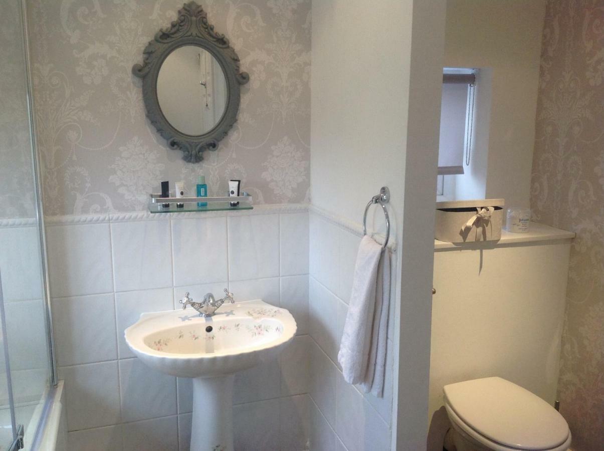 Oakleigh House Guest house