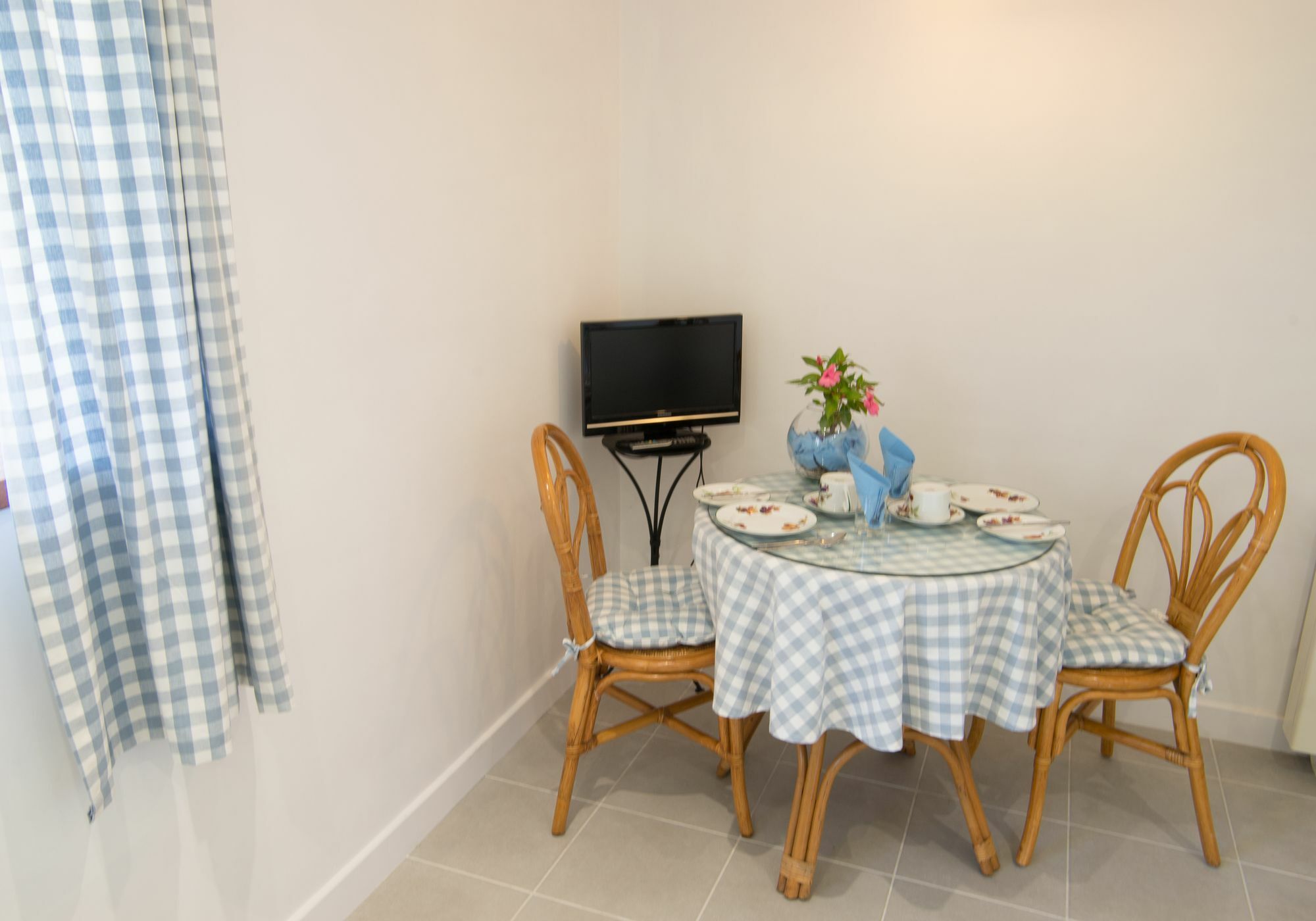 Monks Barn Farm - Self Catering Shottery
