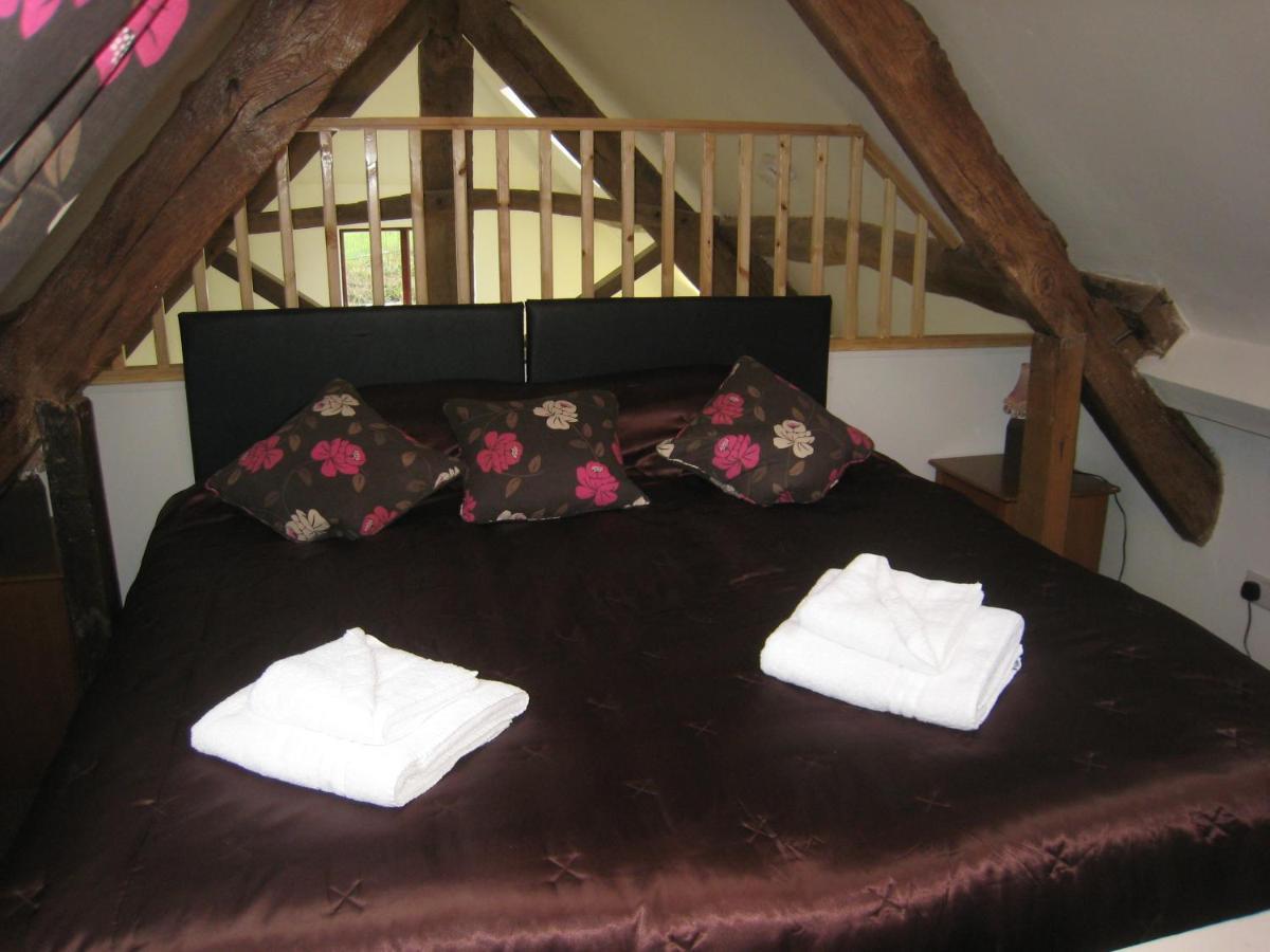 Romeo - Sleeps 4 - Open Plan Barn - Private Hot Tub & Garden * Stratford-upon-Avon